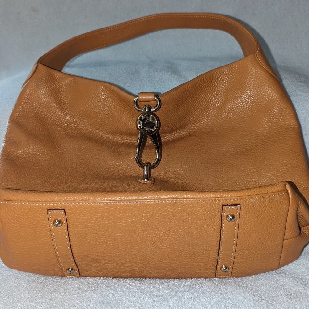 Dooney and Bourke signature pebbled logo sac bag